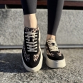 Sneakersy-Damskie w-panterke-na-podwyzszonej-podeszwie-FERLA-BEIGE-BLACK-skora-naturalna