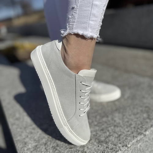 Biale-welurowe-Trampki-Damskie-na-plaskiej-podeszwie-LURSO-model-GISELLE-WHITE-VELVET-skora-naturalna (1).jpg