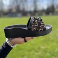 Czarne-Klapki-w-panterke-z-falbanka-model-SCILLA-LEOPARD-skora-naturalna (2).jpg