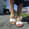 Bialo-bezowe-Sandaly-Damskie-na-korku-LURSO-model-AFFI-WHITE-BEIGE-skora-naturalna (3).jpg