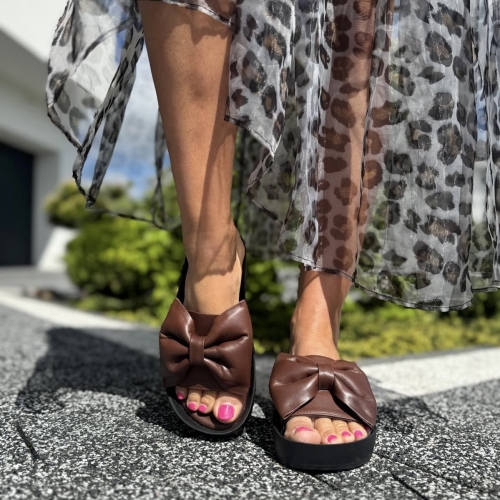 Brazowe-Klapki-Damskie-z-duza-kokarda-LURSO-model-CERRETO-CHOCOLATE-BROWN-skora-naturalna (1).jpg