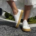 Biale-Trampki-Damskie-na-plaskiej-musztardowej-podeszwie-LURSO-model-GISELLE-WHITE-MUSTARD-skora-naturalna (5).jpeg