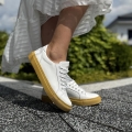 Biale-Trampki-Damskie-na-plaskiej-musztardowej-podeszwie-LURSO-model-GISELLE-WHITE-MUSTARD-skora-naturalna (8).jpeg