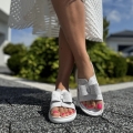 Biale-Klapki-Damskie-z-kokarda-model-LAURO-WHITE-GOLD-skora-naturalna (4).jpg