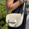 Bezowa-torebka-listonoszka-ARIVALL-skora-naturalna (5).jpg