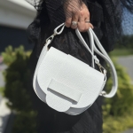 Biała torebka listonoszka ARIVALL skóra naturalna