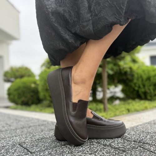 Brazowe-Slipony-Damskie-LURSO-na-podwyzszonej-podeszwie-model -ELINI-CHOCOLATE-BROWN-skora-naturalna (1).jpg
