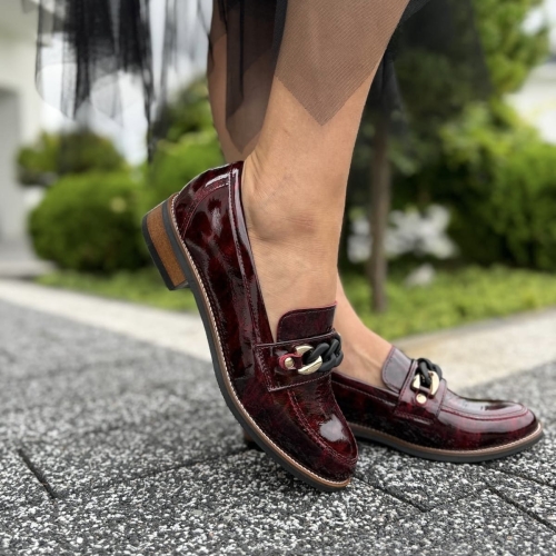 Bordowe-lakierowe-Mokasyny-Damskie-z-ozdobnym-lancuszkiem-LURSO-model-SUPINO-BORDO-skora-naturalna (1).jpg