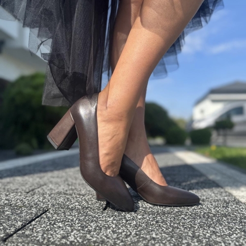 Czekolaowe-Czolenka-Damskie-na-slupku-LURSO-model-TALANA-CHOCOLATE-BROWN-skora-naturalna (1).jpeg