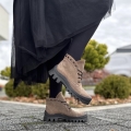 Ciemnobezowe-Traperki-Damskie-do-kostki-LURSO-model-RACHEL-TAUPE-skora-naturalna (2).jpeg