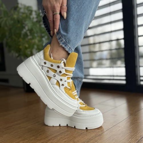 Bialo-musztardowe-Sneakersy-Damskie-z-ozdobnymi-oczkami-MARTINI-WHITE-MUSTARD-YELLOW-skora-naturalna (4).jpeg