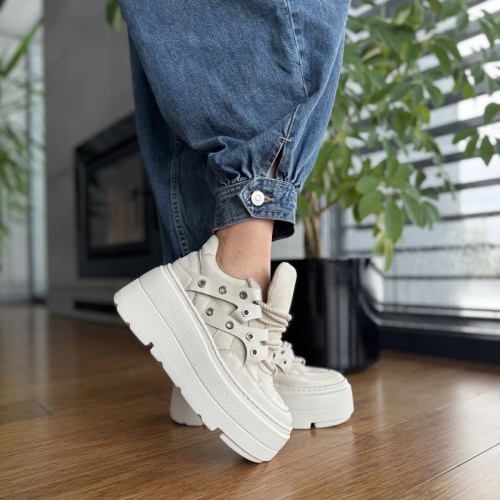 Bezowe-Sneakersy-Damskie-z-ozdobnymi-oczkami-MARTINI-BEIGE-skora-naturalna (1).jpeg