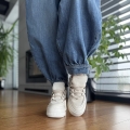 Bezowe-Sneakersy-Damskie-z-ozdobnymi-oczkami-MARTINI-BEIGE-skora-naturalna (38).jpeg