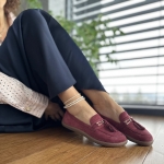 Bordowe Mokasyny Damskie LURSO typu barefoot z ozdobą model EPPAN BORDO skóra naturalna