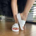 Biale-Klapki-Damskie-z-ozdobaą-klamerka-LURSO-model-RUVO-WHITE-skora-naturalna (1).jpeg
