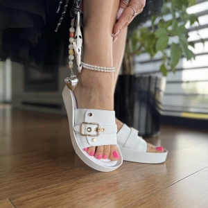 Białe Klapki Damskie z ozdobną klamerką LURSO model RUVO WHITE skóra naturalna