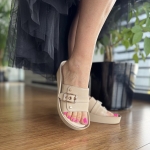 Beżowe Klapki Damskie z ozdobną klamerką LURSO model RUVO BEIGE skóra naturalna