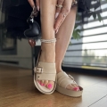 Bezowe-Klapki-Damskie-z-ozdobna-klamerka-LURSO-model-RUVO-BEIGE-skora-naturalna (13).jpeg