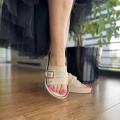 Bezowe-Klapki-Damskie-z-ozdobna-klamerka-LURSO-model-RUVO-BEIGE-skora-naturalna (23).jpeg