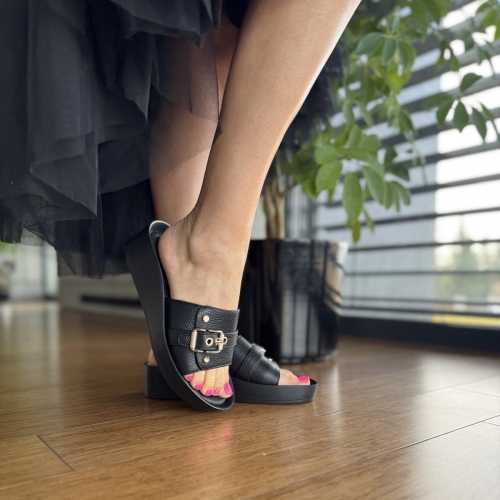 Czarne-Klapki-Damskie-z-ozdobna-klamerka-LURSO-model-RUVO-BLACK-skora-naturalna (1).jpeg