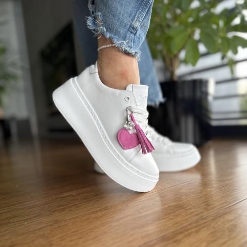 Biale-Sneakersy-Damskie-z-zawieszka-TRONTO-WHITE-skora-naturalna (1).jpeg
