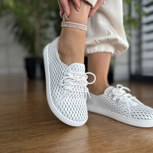 Biale-azurowe-Trampki-Damskie-LURSO-typu-barefoot-model-BUSTO-WHITE-skora-naturalna (1).jpeg