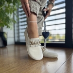 Jasnobeżowe Slipony LURSO z ozdobą typu barefoot model LULA BEIGE skóra naturalna