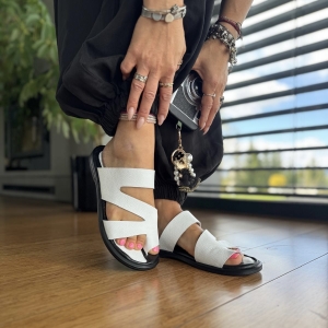 Białe Klapki Damskie typu japonka LURSO model TISA WHITE skóra naturalna