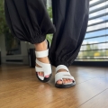 Biale-Klapki-Damskie-typu-japonka-LURSO-model-TISA-WHITE-skora-naturalna (16).jpeg