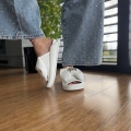 Biale-Klapki-Damskie-LURSO-z-duża-kokarda-model-GIGLI-WHITE-skora-naturalna (12).jpeg