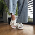 Biale-Klapki-Damskie-LURSO-z-duża-kokarda-model-GIGLI-WHITE-skora-naturalna (14).jpeg