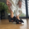 Czarne-zamszowe-eleganckie-Klapki-Damskie-z-duza-kokarda-LURSO-model-SOPRA-BLACK-skora-naturalna (3).jpeg