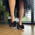 Czarne-zamszowe-eleganckie-Klapki-Damskie-z-duza-kokarda-LURSO-model-SOPRA-BLACK-skora-naturalna (10).jpeg