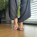 Kolorowe-eleganckie-Klapki-Damskie-na-oblekanym-obcasie-LURSO-model-MOSSA-MULTICOLOR-skora-naturalna (12).jpeg