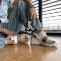 Biale-Sandaly-Damskie-LURSO-z-ozdobna-klamerka-model-POLO-WHITE-skora-naturalna (3).jpeg
