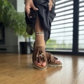 Brazowe-Klapki-Damskie-LURSO-z-fredzlami-model-IRIS-BROWN-skora-naturalna (2).jpeg
