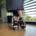 Czarne-Klapki-Damskie-LURSO-na-klinie-model-IRINA-BLACK-skora-naturalna (2).jpeg