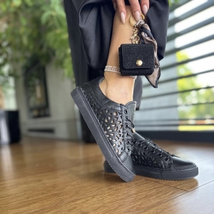 Czarne ażurowe Trampki Damskie LURSO na płaskiej podeszwie model LILY BLACK skóra naturalna