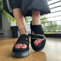 Czarne-Klapki-Damskie-LURSO-na-platformie-model-TOLLE-BLACK-skora-naturalna (7).jpeg