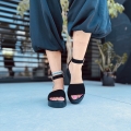 Czarne-Sandalki-Damskie-LURSO-na-koturnie-model-FONTA-BLACK-skora-naturalna (6).jpeg