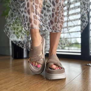 Ciemnobeżowe Klapki Damskie LURSO na platformie model TOLLE TAUPE skóra naturalna