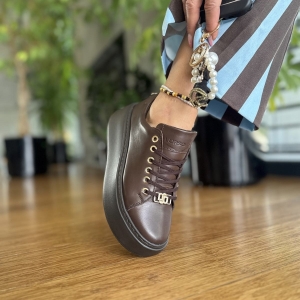 Sneakersy Damskie w kolorze czekoladowego brązu ze złotą ozdobą PONSO CHOCOLATE BROWN skóra naturalna