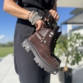 Brazowe-Traperki-Damskie-z-metalowymi-aplikacjami-model-TORI-CHOCO-skora-naturalna (25).jpeg