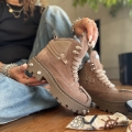 Ciemnobezowe-Traperki-Damskie-z-metalowymi-aplikacjami-model-TORI-TAUPE-skora-naturalna (13).jpeg