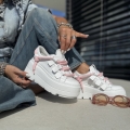 Bialy-Sneackers-damski-LURSO-z-rozowa-sznurowka-model-TRANI-WHITE-PIN- skora-naturalna (2).jpeg