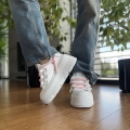 Bialy-Sneackers-damski-LURSO-z-rozowa-sznurowka-model-TRANI-WHITE-PIN- skora-naturalna (12).jpeg