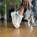 Bialy-Sneackers-Damski-LURSO-z-niebieska-sznurowka-model-TRANI-WHITE-BLUE-skora-naturalna (4).jpeg