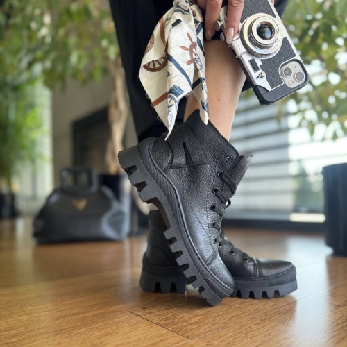 Czarne-Traperki-Damskie-model-FOLI-BLACK-skora-naturalna (1).jpeg