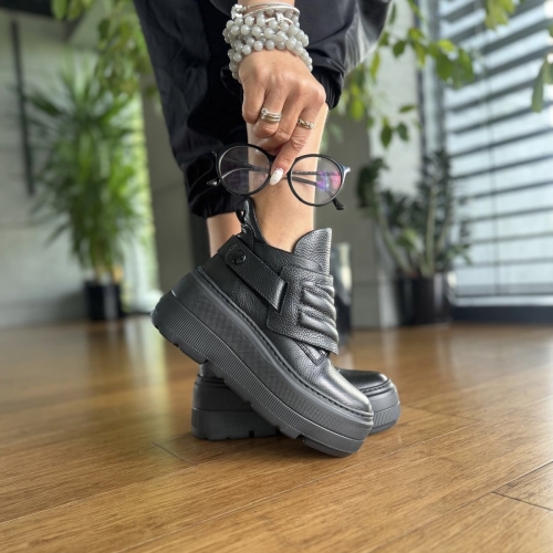 Czarne-Traperki-Damskie-LURSO-model-BRIONA-BLACK-skora-naturalna (1).jpeg