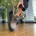 Ciemnobezowe-Traperki-Damskie-do-kostki-z-ozdobna-tasma-model-ROSE-TAUPE-skora-naturalna (21).jpeg